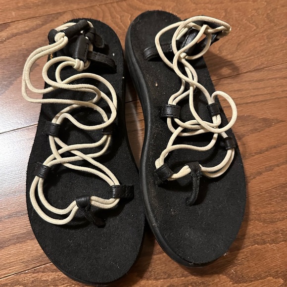 Teva - 6 Barely Worn - Picture 2 of 2